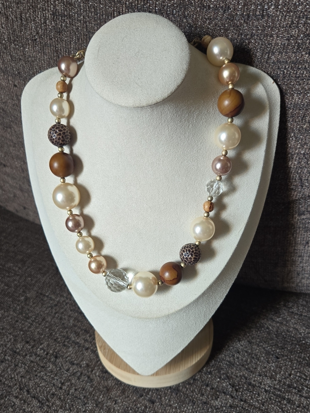 Vintage Cookie Lee Faux Pearl and Resin Beaded Necklace in Cream and Brown💫
